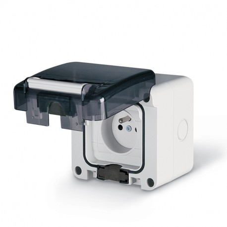 137.6411 - 137.6411 SCAME FRENCH SOCKET 2P+E 16A 95X95